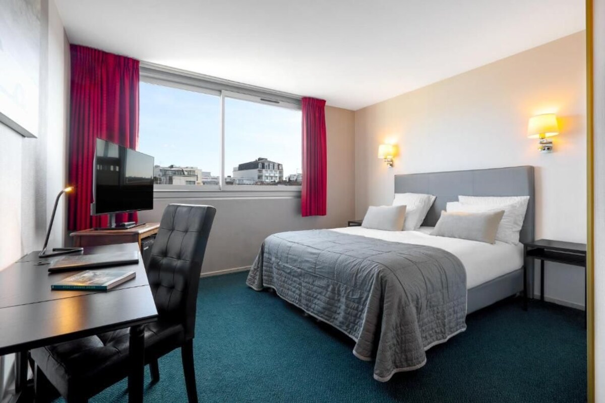 Minibar, in-room safe, desk, blackout curtains