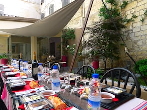 Courtyard - Citotel des Messageries (Saintes)