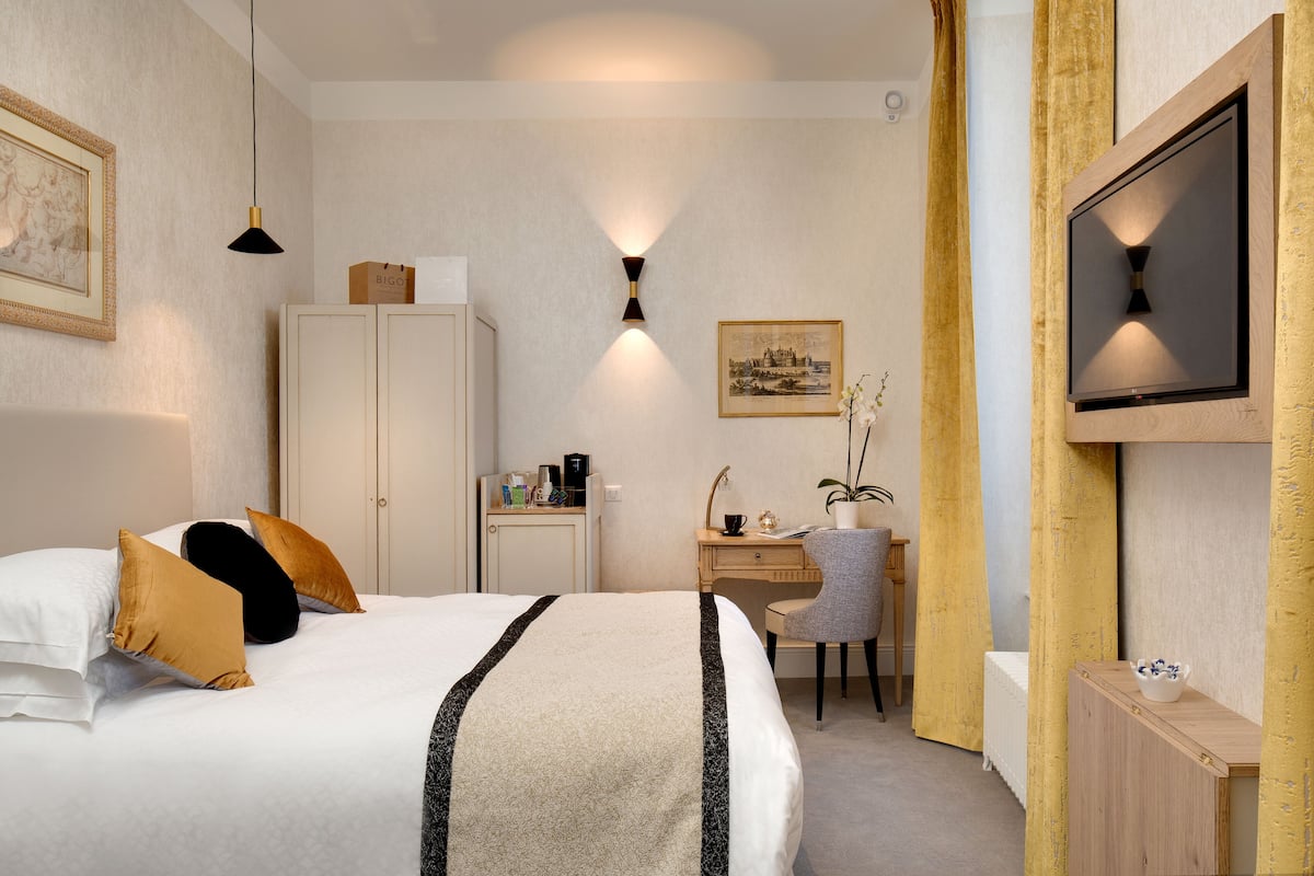 Chambre Supérieure (Manoir Ground Floor)