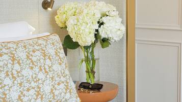 Egyptian cotton sheets, premium bedding, minibar, in-room safe