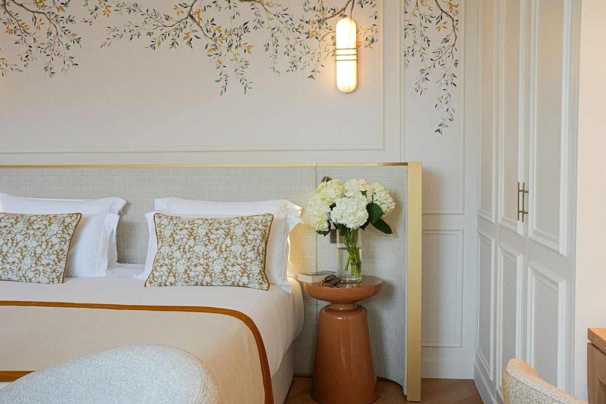 Comfort Room | Egyptian cotton sheets, premium bedding, minibar, in-room safe