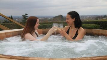 Espace de soins pour les couples, sauna, bain Ă remous, hammam, massages