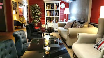 Coin salon dans le hall