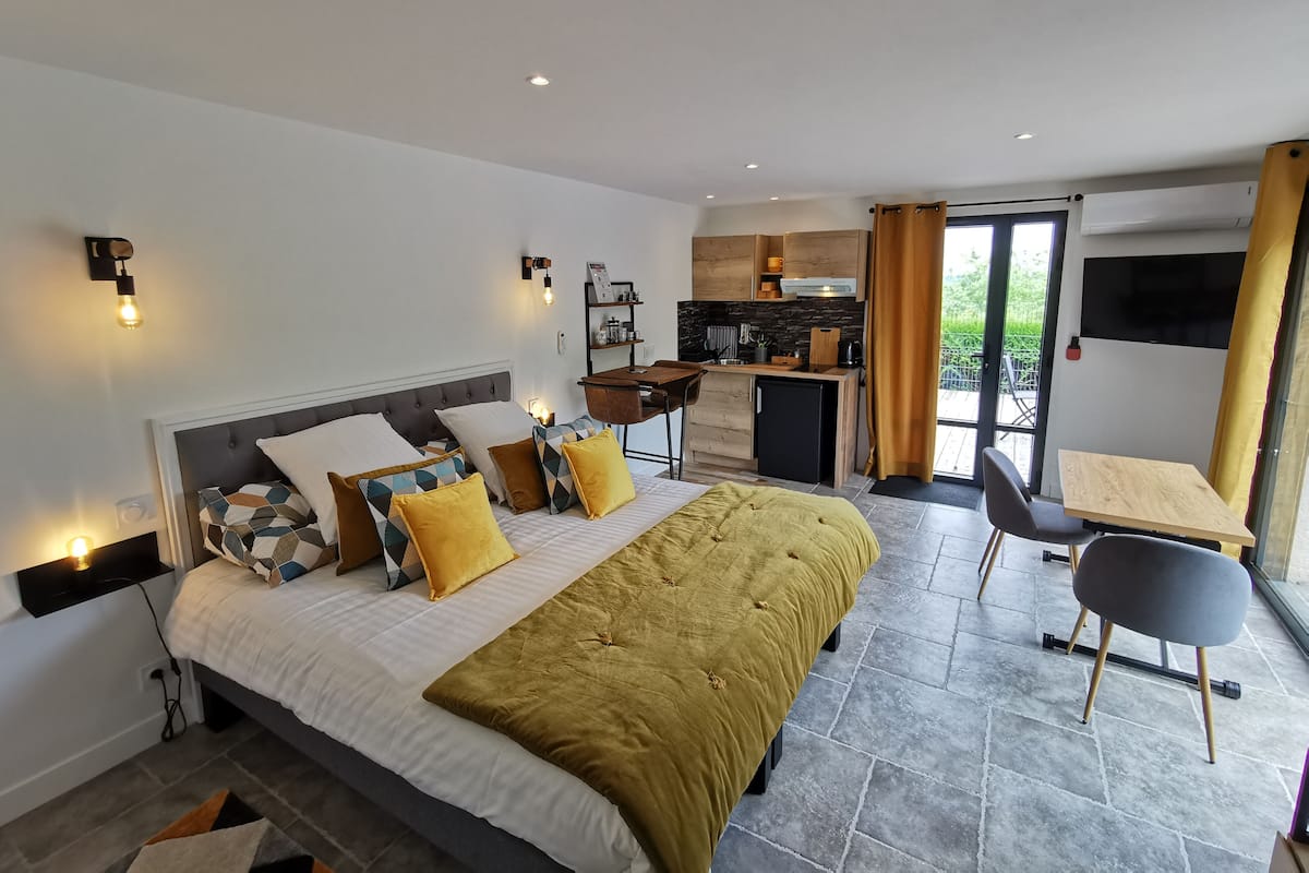 Deluxe Studio (Appartement Annexe) | Blackout curtains, free WiFi, bed sheets