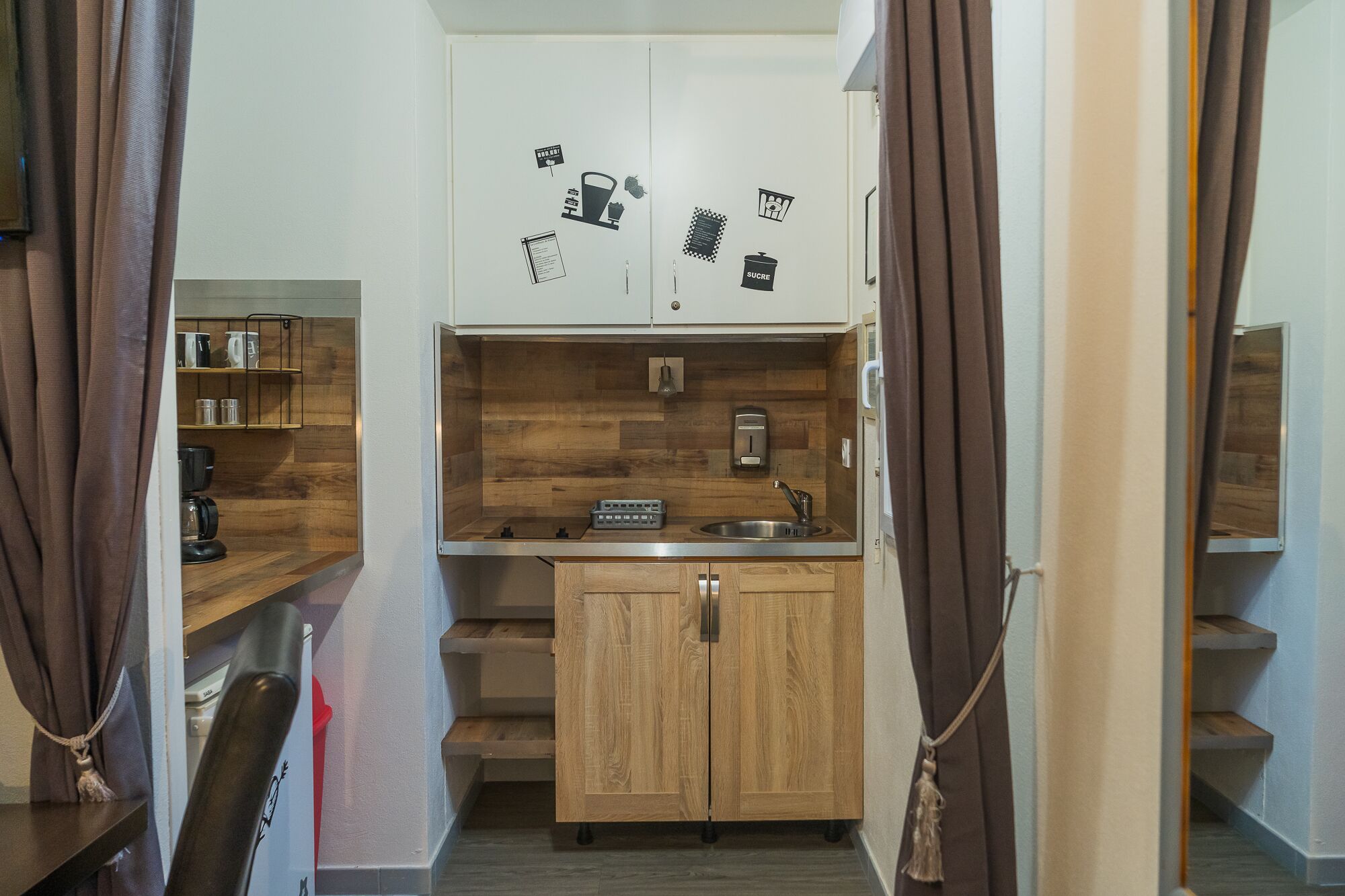 studio (appartement annexe) | private kitchenette | coffee/tea maker, electric kettle