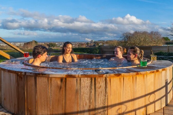 Outdoor spa tub