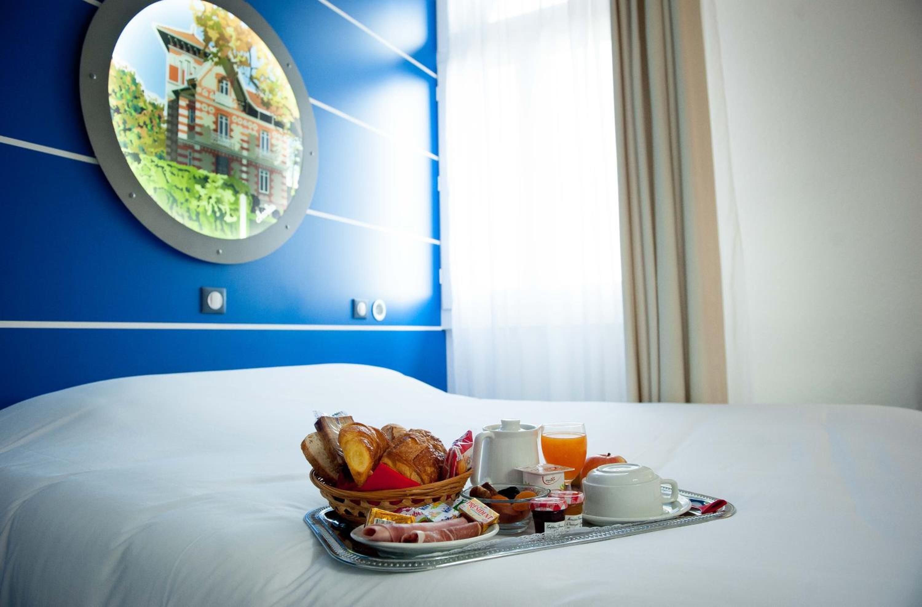 In-room safe, desk, soundproofing, iron/ironing board