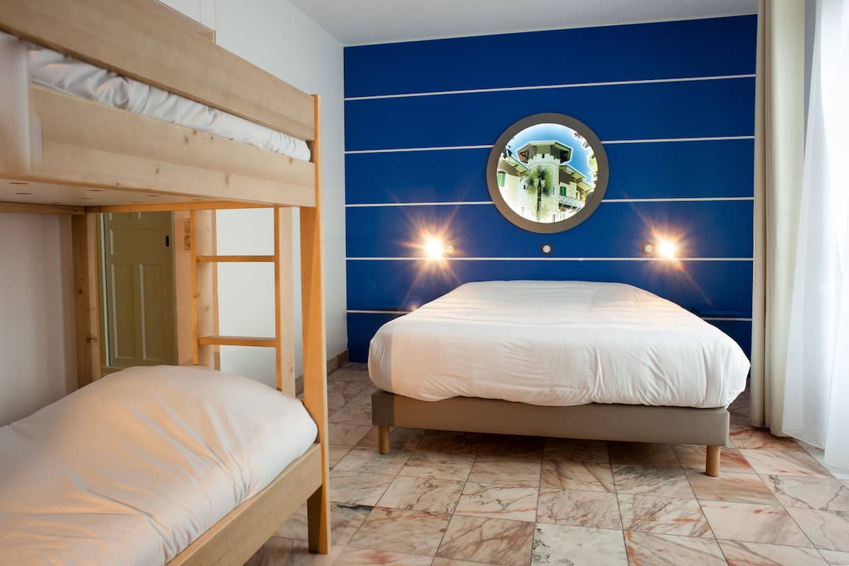 Quadruple Room | In-room safe, desk, soundproofing, iron/ironing board (on request)