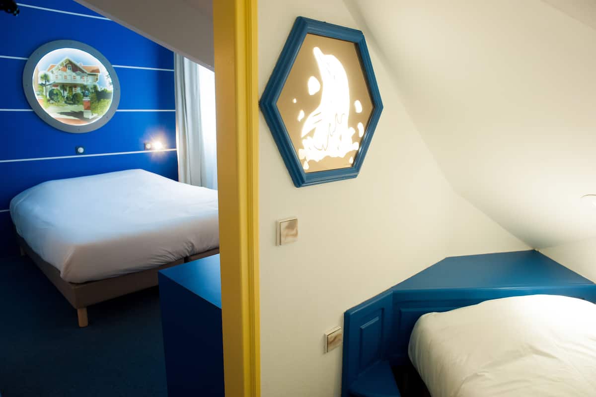 Triple Room | In-room safe, desk, soundproofing, iron/ironing board (on request)