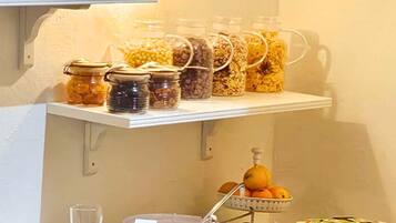 Daily continental breakfast (EUR 12 per person)