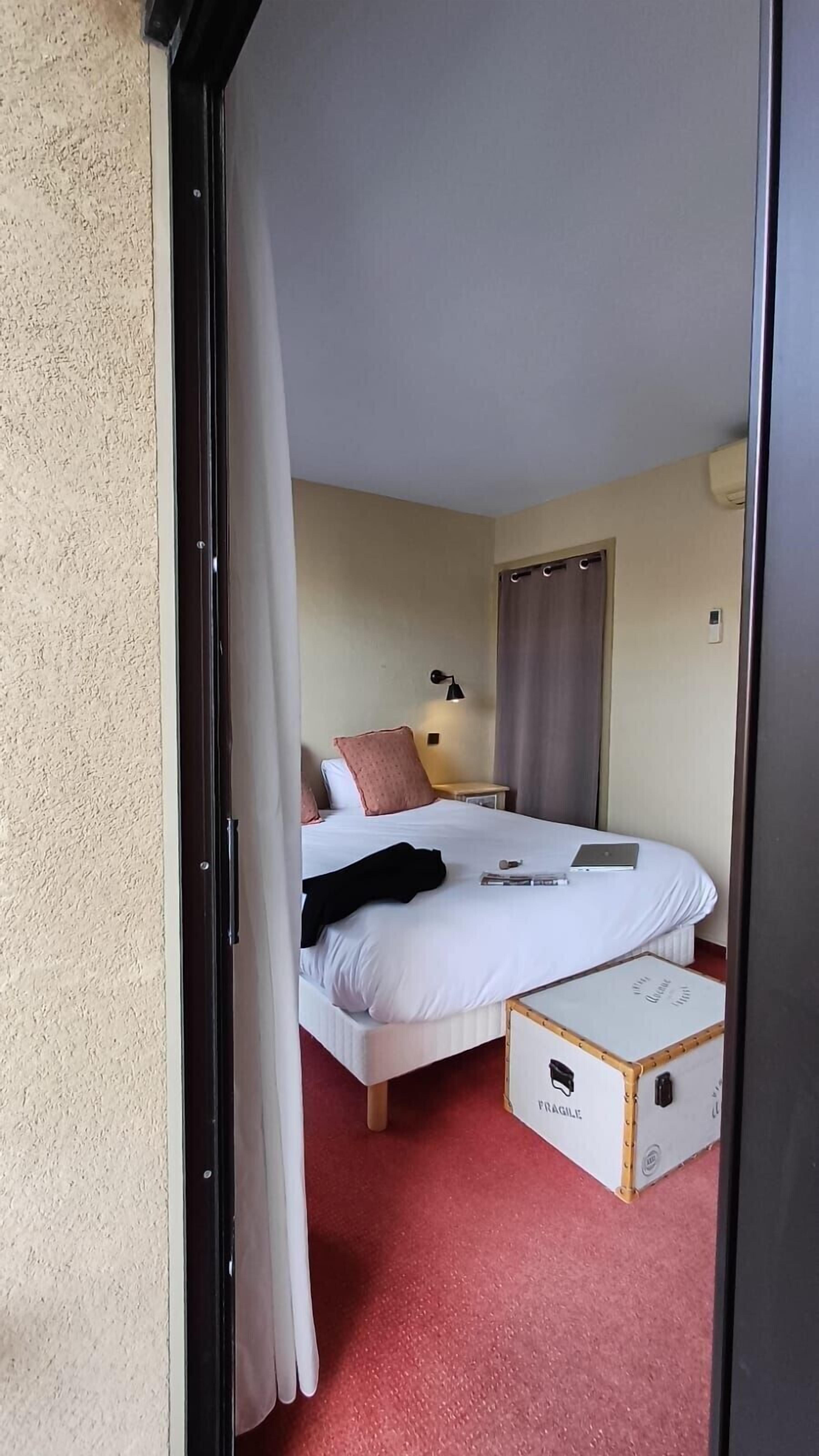 superior double room | desk, iron/ironing board, free wifi, bed sheets