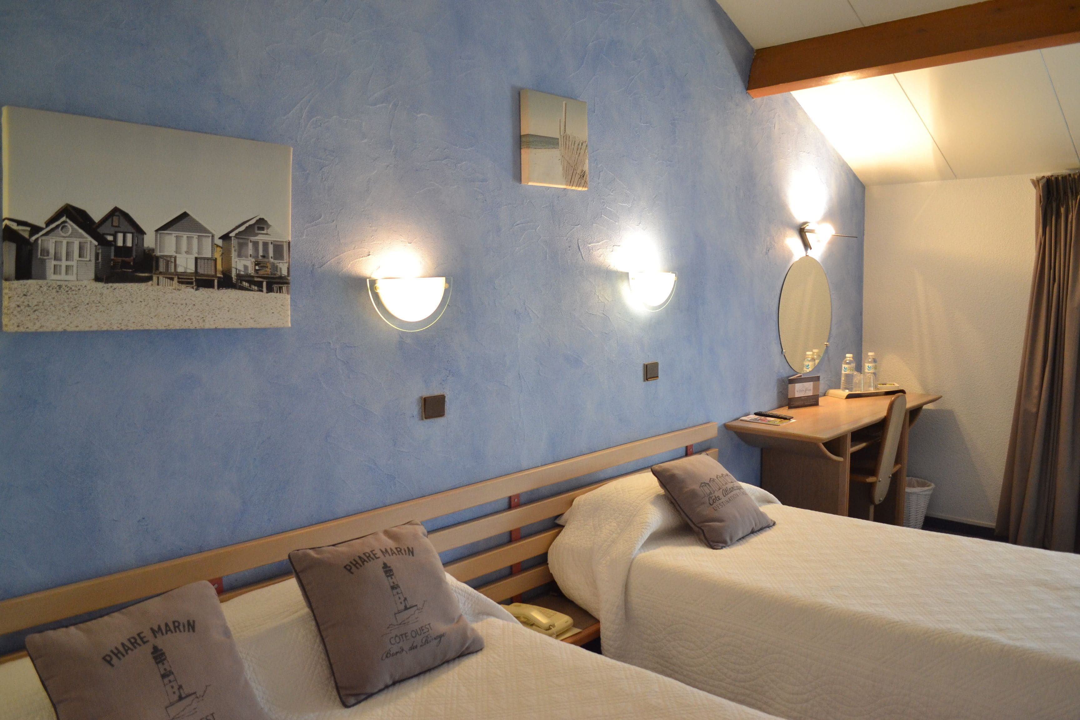 triple room | desk, iron/ironing board, free wifi, bed sheets