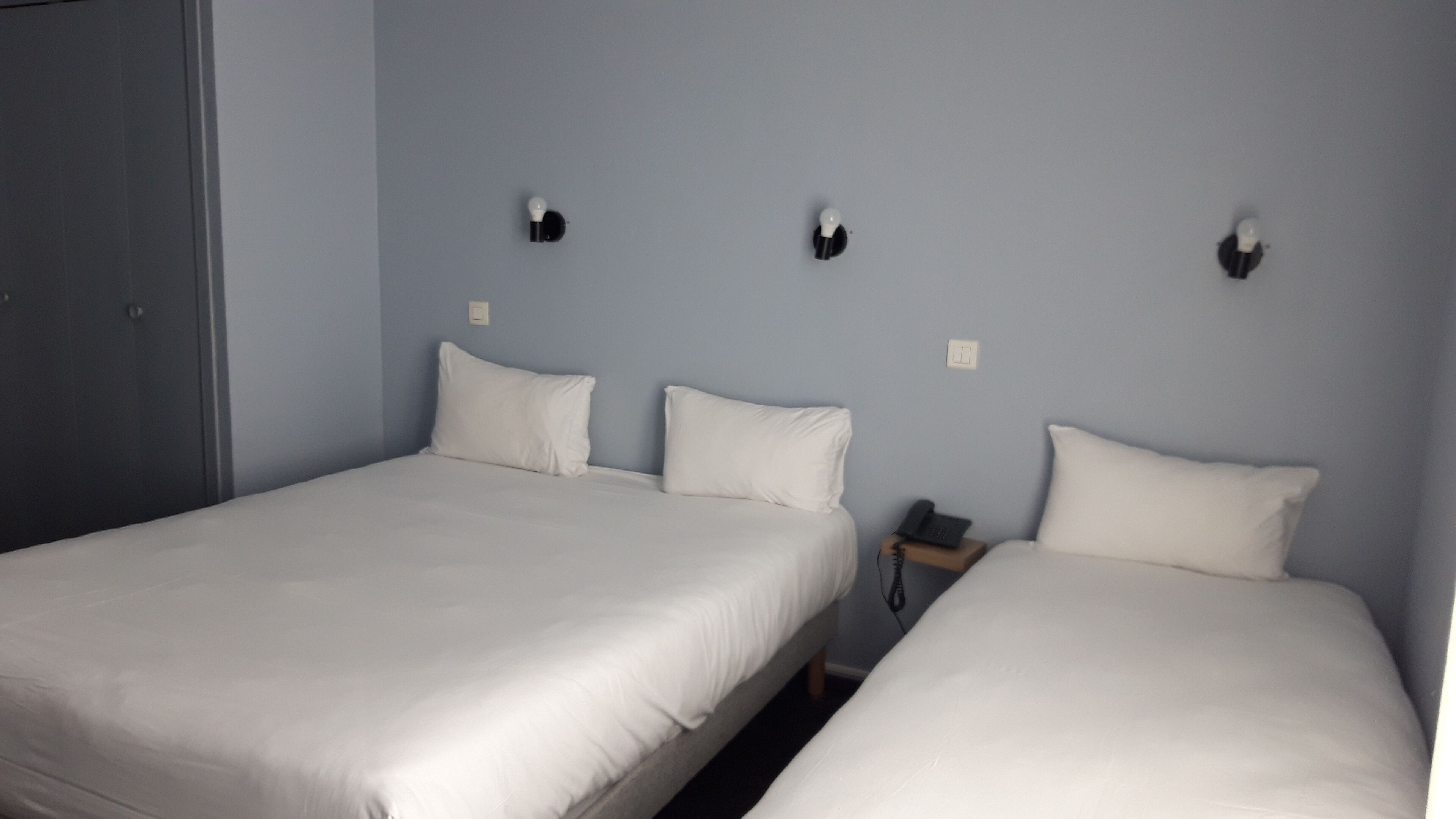 triple room | desk, iron/ironing board, free wifi, bed sheets