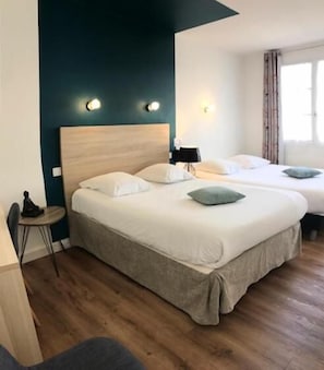 20 slaapkamers, een bureau, een strijkplank/strijkijzer