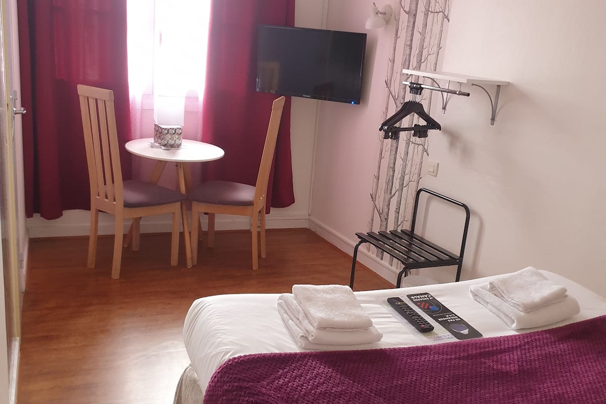 20 bedrooms, desk, iron/ironing board (on request), cots/infant beds