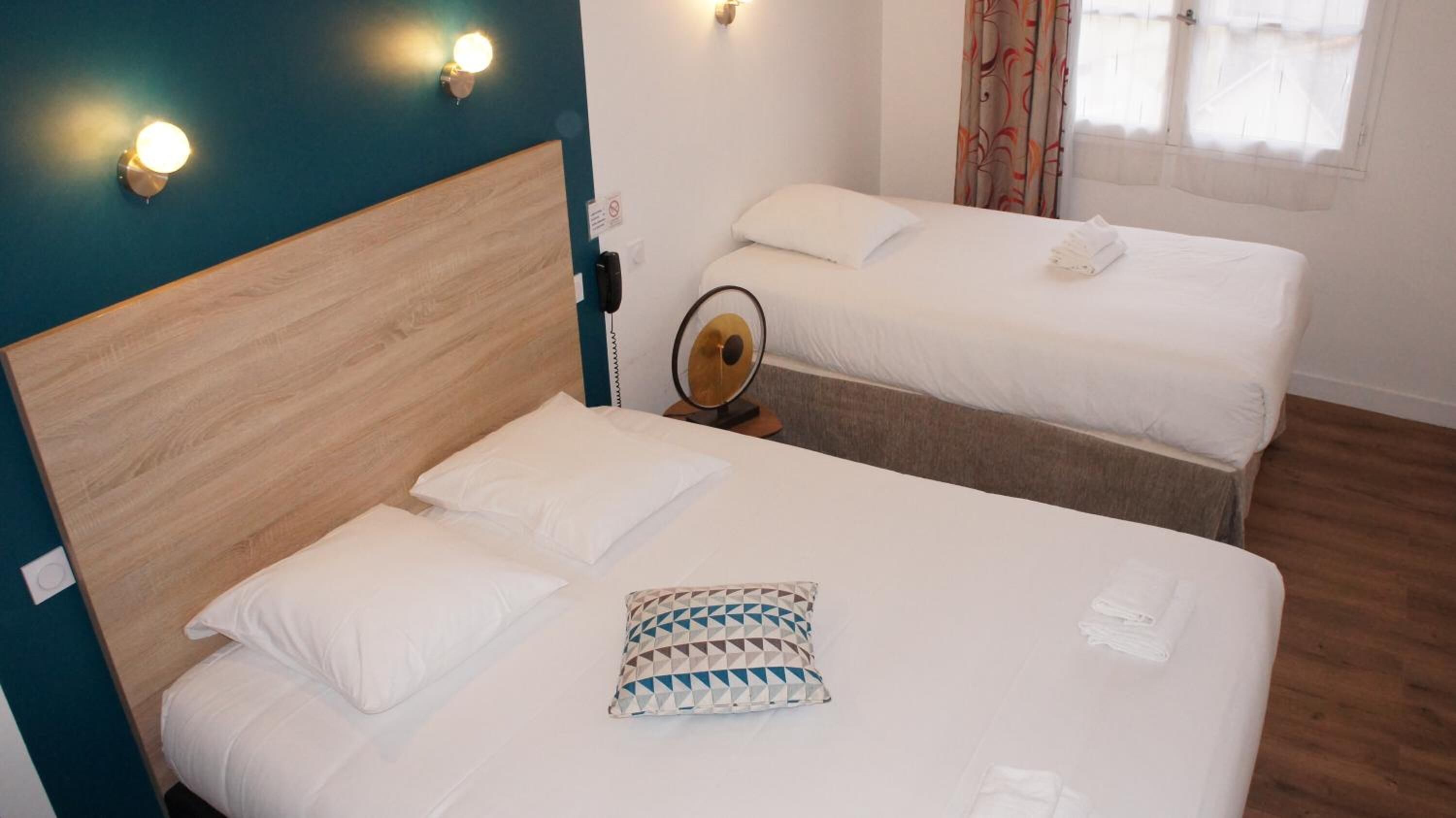 20 bedrooms, desk, iron/ironing board, cots/infant beds