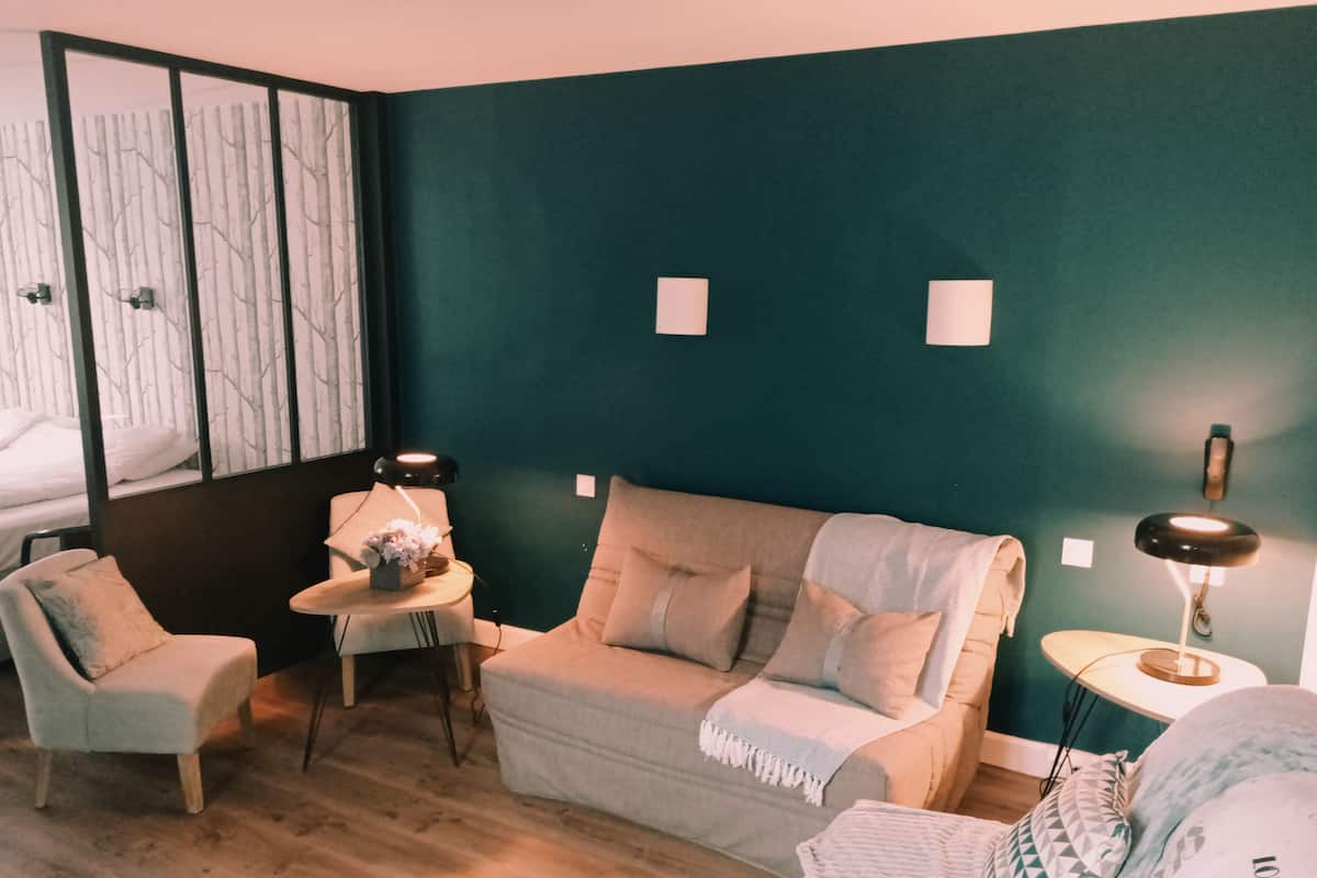 20 bedrooms, desk, iron/ironing board (on request), cots/infant beds