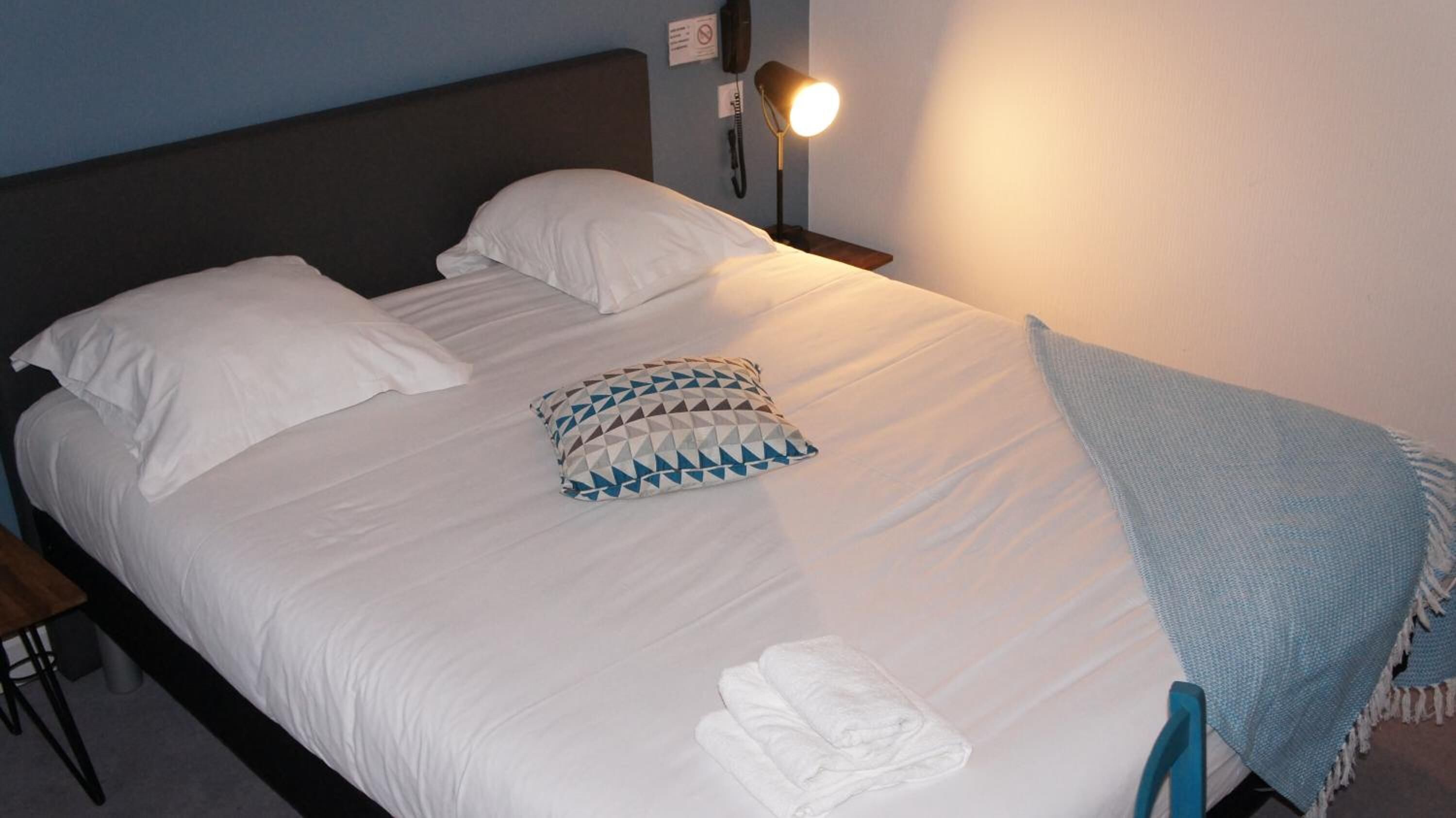 20 bedrooms, desk, iron/ironing board, cots/infant beds