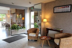Lobby sitting area - Hôtel Chantepie (Joue-les-Tours)
