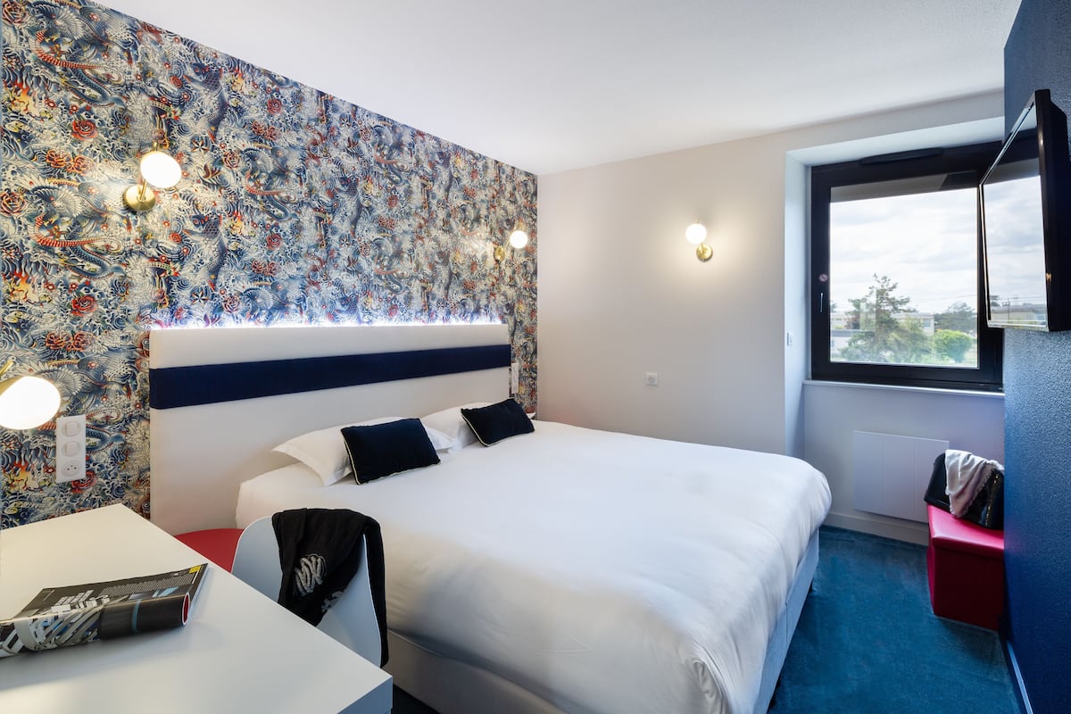Soundproofing, iron/ironing board, free WiFi, bed sheets