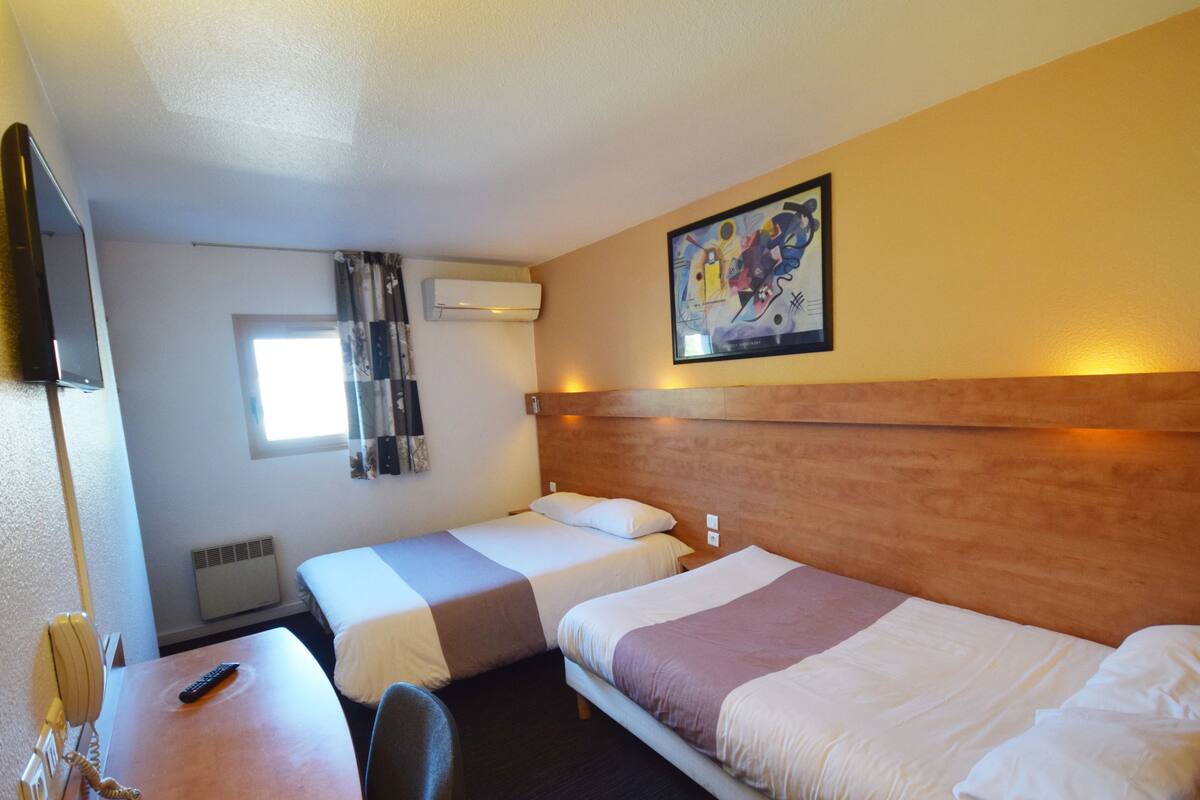 Comfort Triple Room | Premium bedding, in-room safe, desk, iron/ironing board
