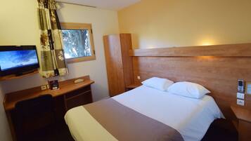 Premium bedding, in-room safe, desk, iron/ironing board