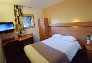 Premium bedding, in-room safe, desk, iron/ironing board