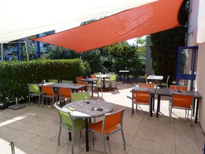 Lunch and dinner served, French cuisine