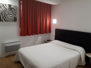 Premium bedding, desk, blackout curtains, soundproofing - Hotel Le President (Toulouse)