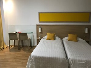 Chambre Familiale, 2 chambres | Literie de qualité supérieure, bureau, rideaux occultants