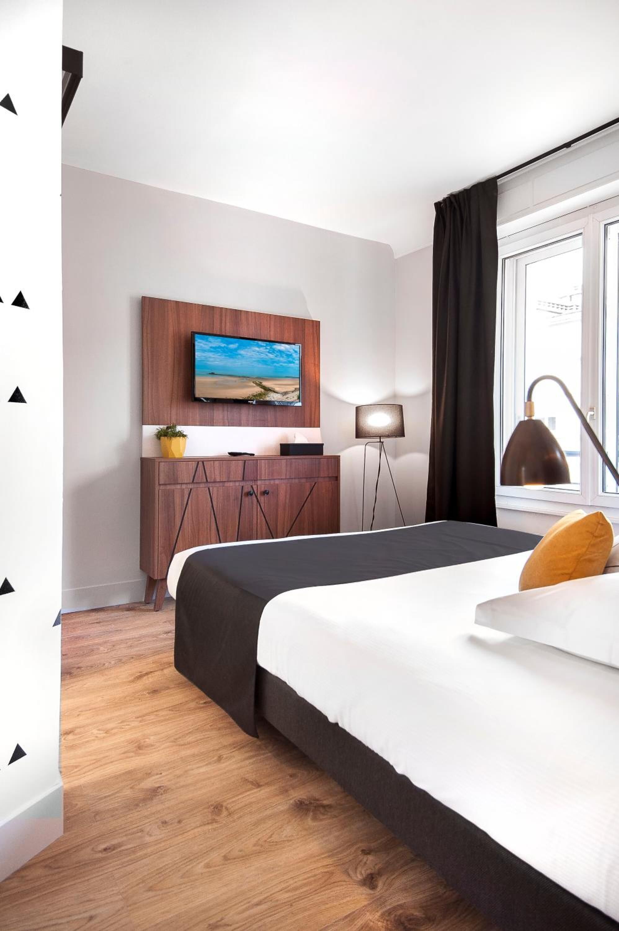 soundproofing, free wifi