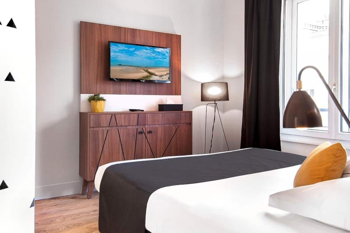 soundproofing, free wifi