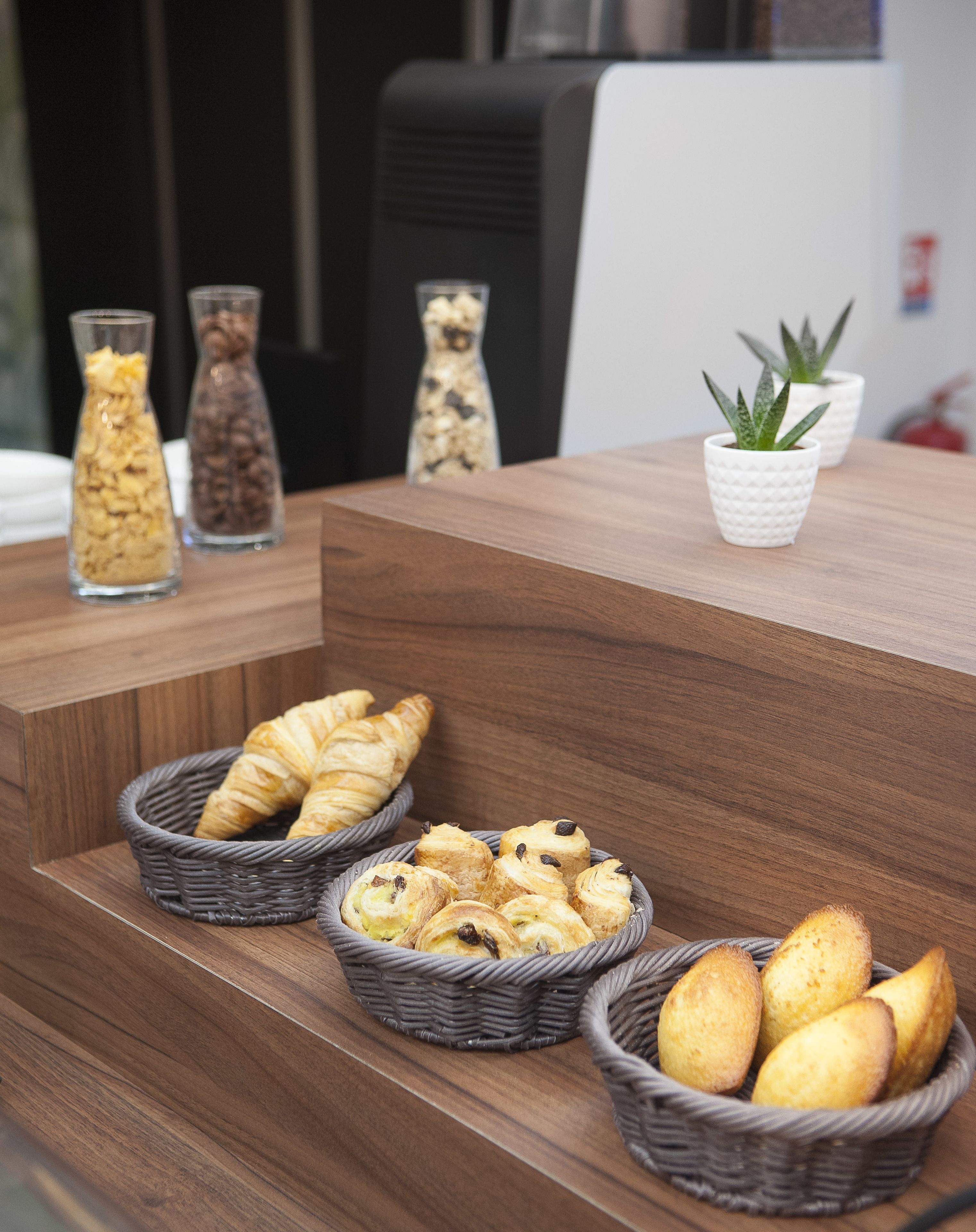 daily buffet breakfast (eur 16 per person)