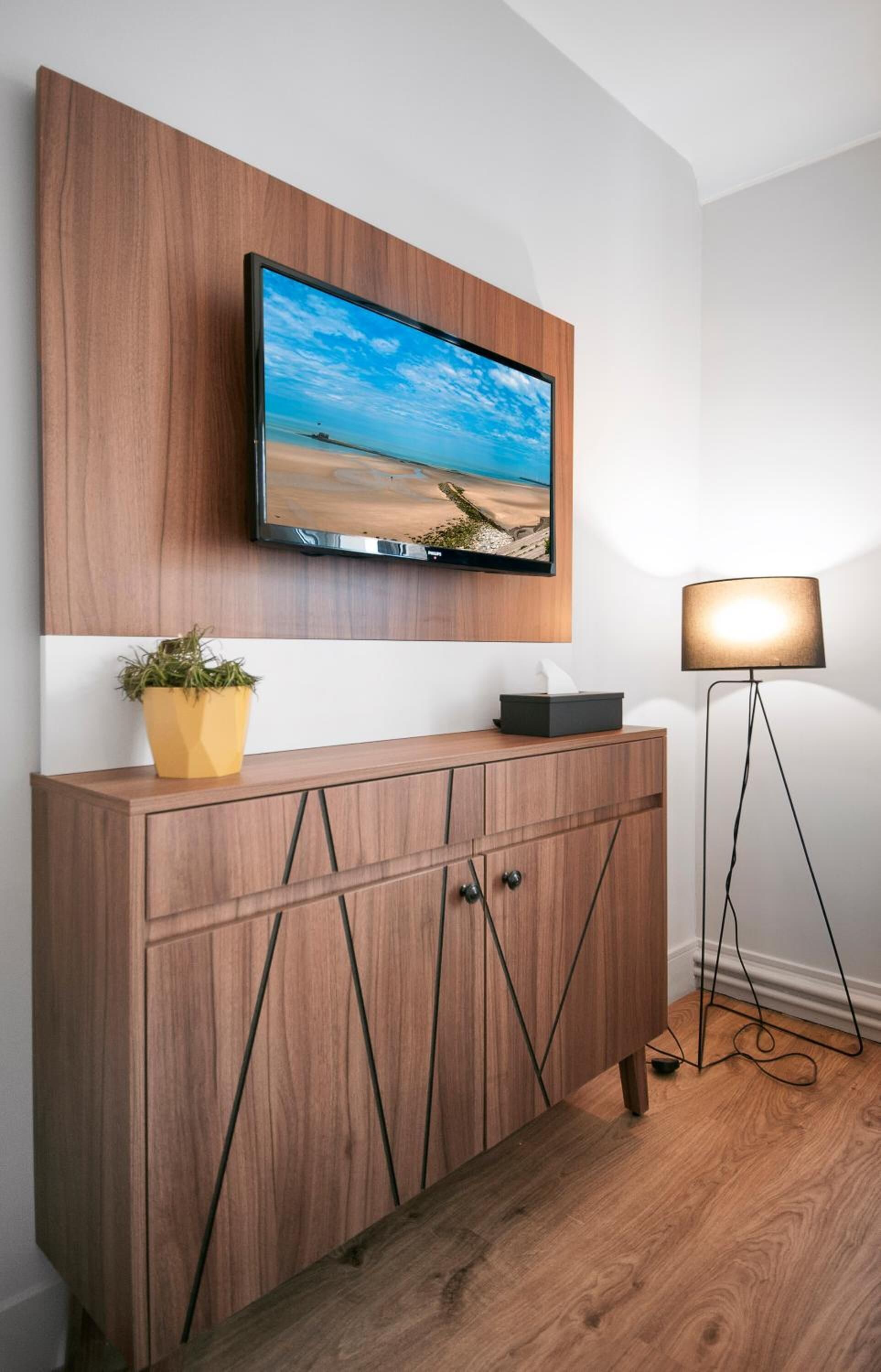 soundproofing, free wifi