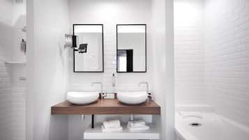 Suite | Bathroom | Hair dryer, towels