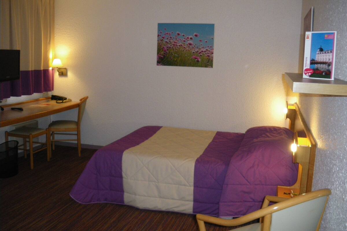 Skrivbord, ljudisolering, gratis barnsängar och extrasängar
