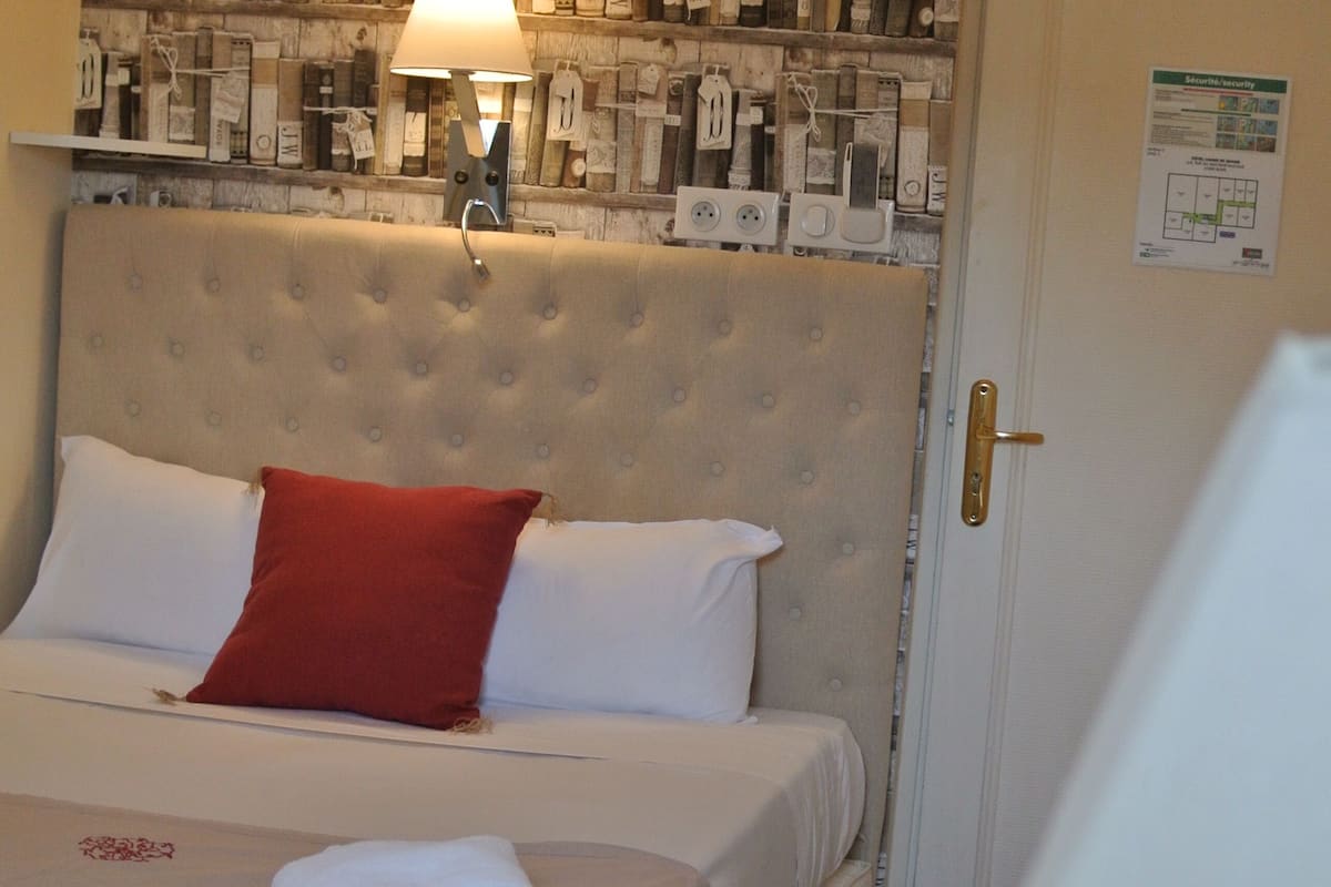 single room | premium bedding, select comfort beds, individually decorated, desk