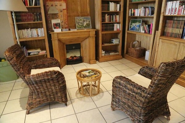 Logis Hotel Louise De Savoie - Loir-et-Cher