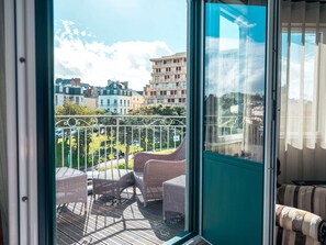 In-room safe, soundproofing, free WiFi, bed sheets - Royal Emeraude Hotel Dinard - MGallery Collection (Dinard)