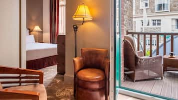 Dobbeltrom – deluxe, 1 dobbeltseng | Safe på rommet, lydisolert, wi-fi (inkludert) og sengetøy