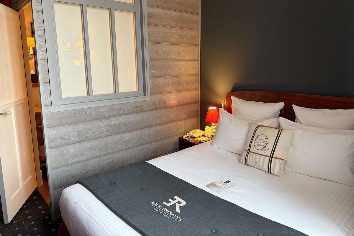 Classic Room, 1 Double or 2 Twin Beds | In-room safe, soundproofing, free WiFi, bed sheets