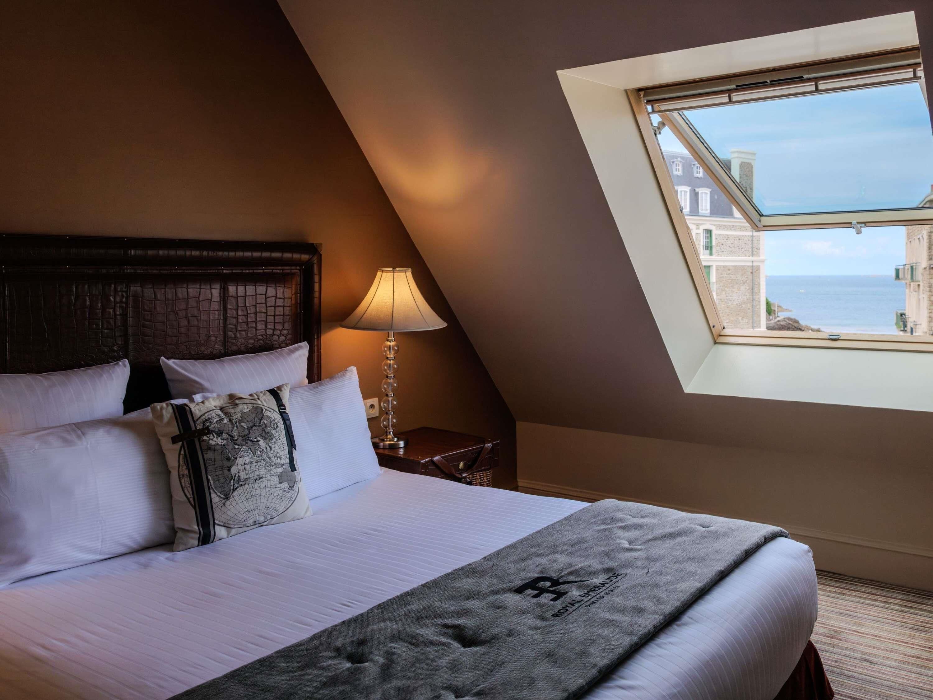 Deluxe Double Room, 1 Double Bed | In-room safe, soundproofing, free WiFi, bed sheets