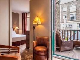 Deluxe Double Room, 1 Double Bed | In-room safe, soundproofing, free WiFi, bed sheets