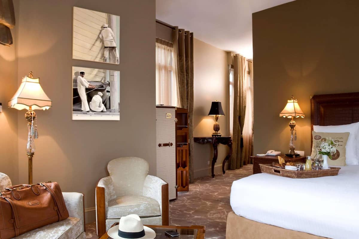 in-room safe, soundproofing, free wifi, bed sheets