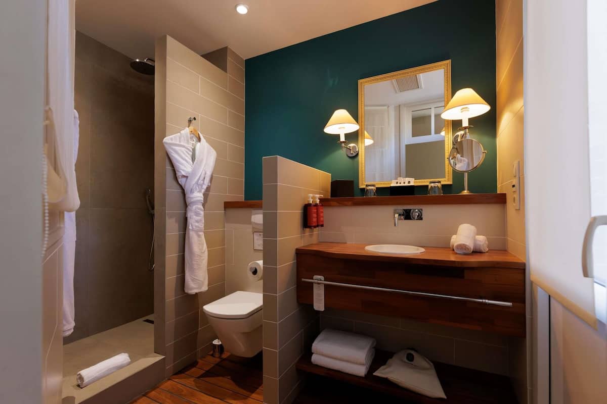 Deluxe Double Room, 1 Double Bed | In-room safe, soundproofing, free WiFi, bed sheets
