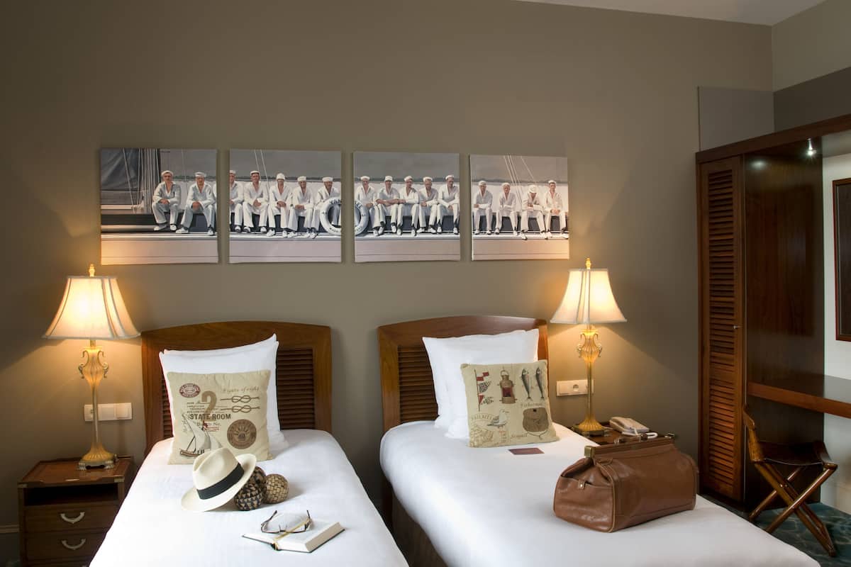 superior room | in-room safe, soundproofing, free wifi, bed sheets