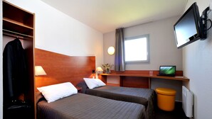 A hotel room with two beds, a TV, a desk, a lamp, a wardrobe, and a window. - Hotel & Residence Calais Car Ferry (Calais)