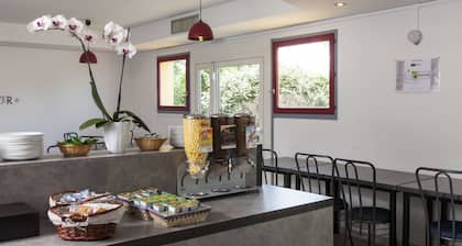 Hotel & Residence Calais Car Ferry