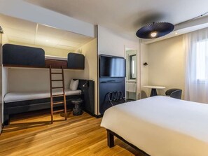 In-room safe, desk, soundproofing, iron/ironing board - ibis Dunkerque Centre (Dunkirk)