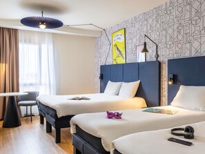 Caixa forta a l'habitació, escriptori i habitacions insonoritzades